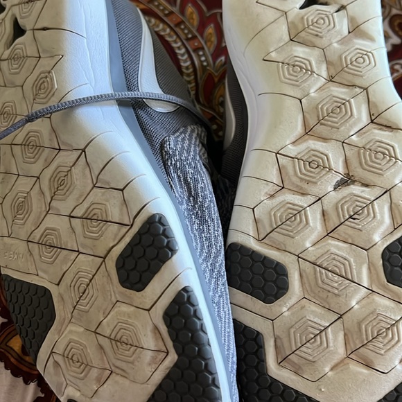 A ladies pair of Gray Nike Flex Supreme Tr6. Good condition. No stains or holes. - Picture 4 of 5